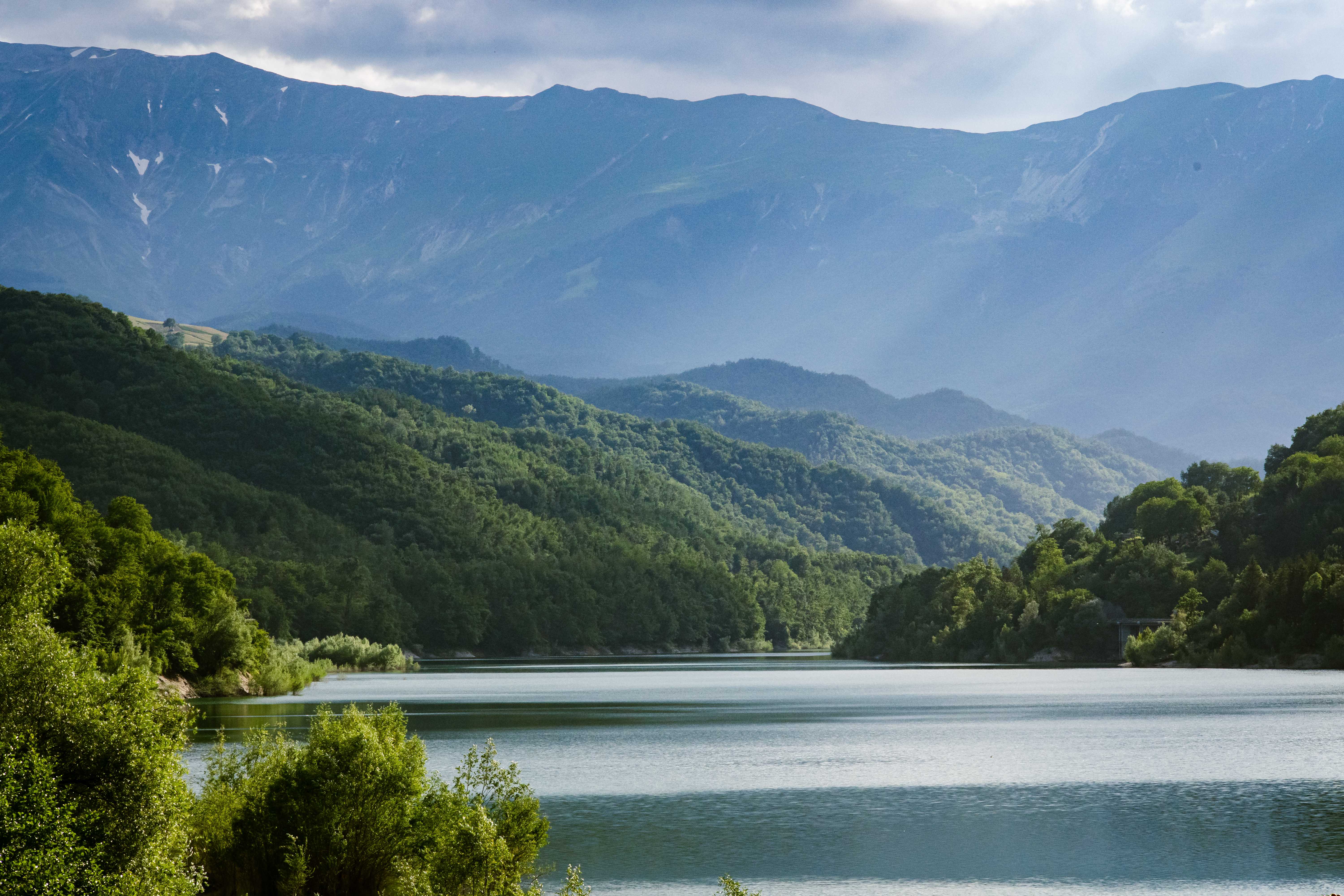 Fraz. Lago di Gerosa con aree attrezzate per picnic, giochi bambini e attività sportive