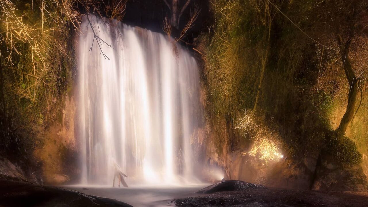 Event Image: Cascate perdute illuminate per Natale 